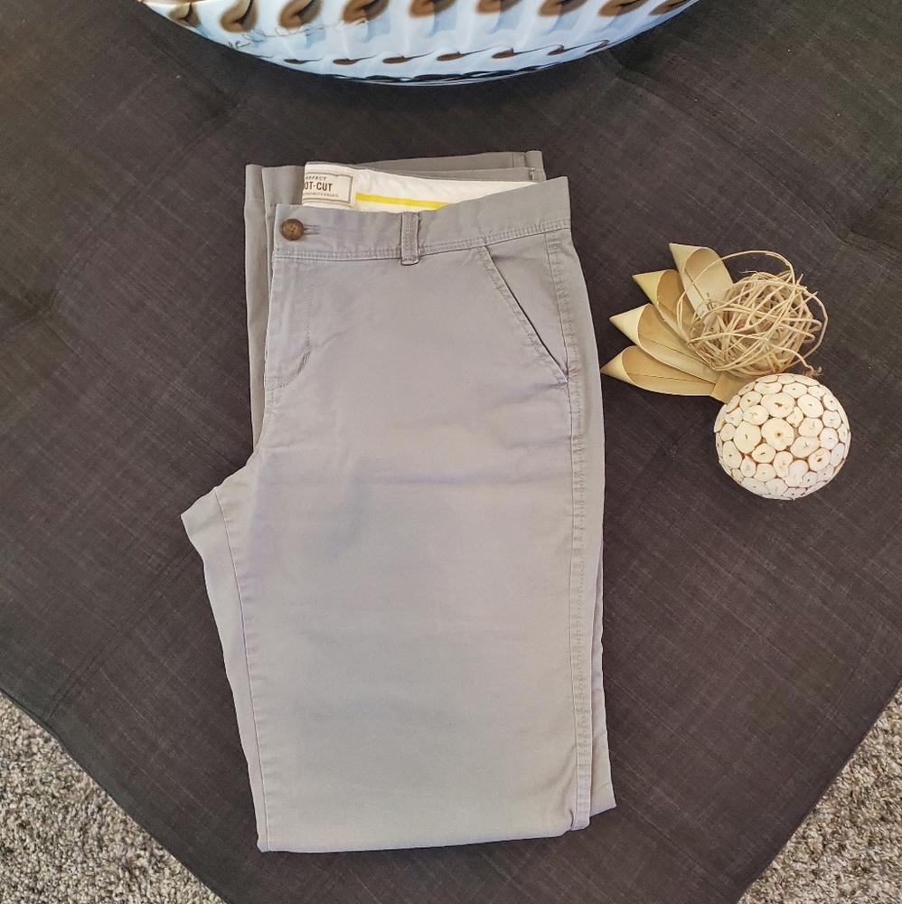 💥SALE💥Old Navy Boot-Cut Perfect Gray Khakis
